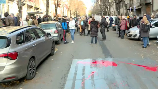 Protest roditelja stradale dece ispred škole Vladislav Ribnikar (Foto N1)