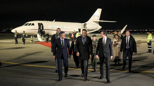 Kurti dočekao Varadkara na prištinskom aerodromu (Foto Vlada Kosova)