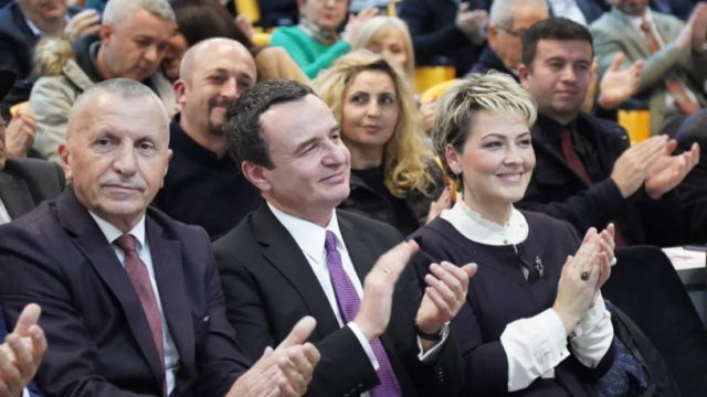 Šaip Kamberi, Aljbin Kurti i Ardita Sinani (Foto Fejsbuk@Ardita Sinani)
