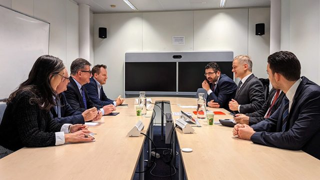 Delegacija koalicije „Srbija protiv nasilja“ na sastanku sa Miroslavom Lajčakom i njegovim timom u Briselu (Foto X@MiroslavLajcak)