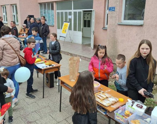 Humanitarni bazar za lečenje Lene Jovanović u Osojanu (Foto Radio Goraždevac)