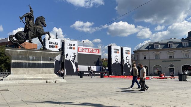 Centralni trg u Prištini nakon završetka izricanja presude vođama OVK u Hagu (Foto Kim)
