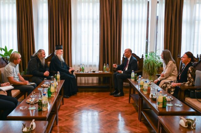 Šef UNMIK-a razgovarao o kultrunom nasleđu sa mitropolitom Teodosijem (Foto UNMIK, Fejsbuk)